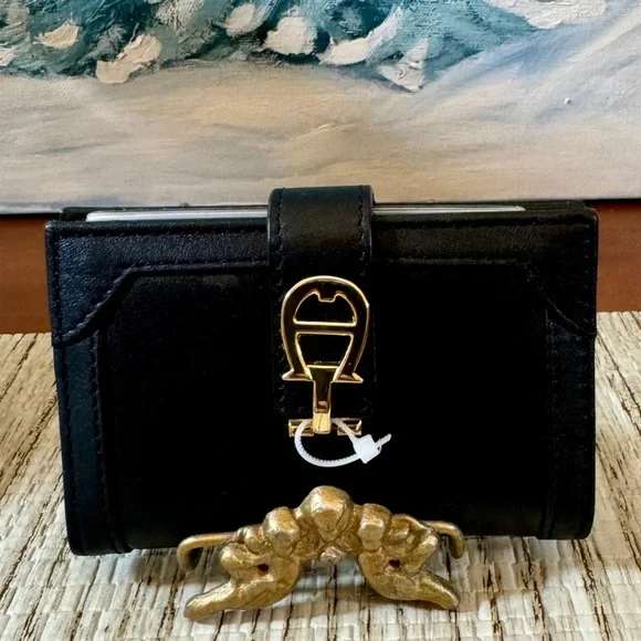 Vintage Etienne Aigner black leather photo book/Wallet - Picture 2 of 9